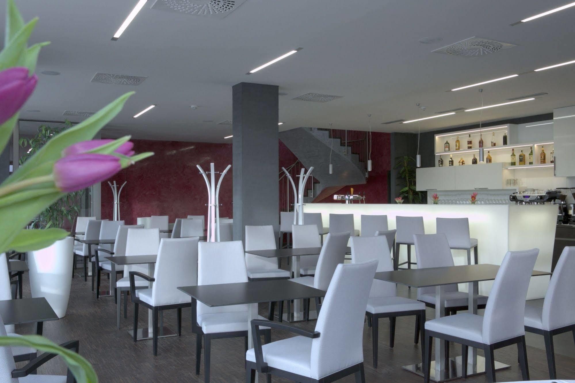 Campea Aparthotel Брно Экстерьер фото